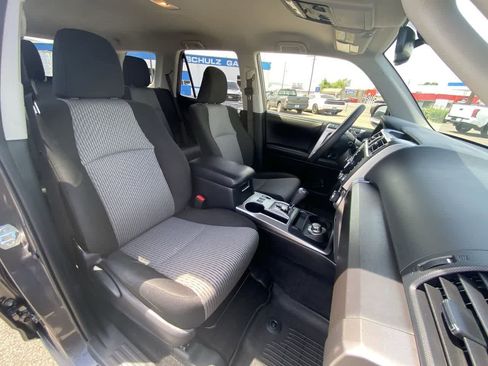 Certified 2022 Toyota 4Runner SR5 AWD/4WD image 23