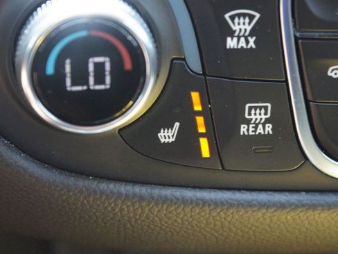 Used 2024 Chevrolet Equinox LT FWD image 7