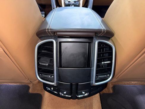 Used 2015 Porsche Cayenne Turbo image 53