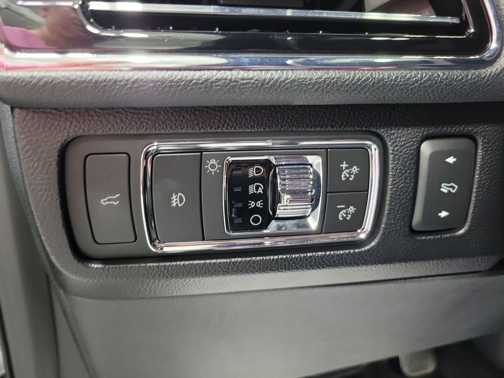 Used 2022 Lincoln Navigator Reserve AWD/4WD image 39