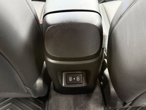 Used 2025 Hyundai Elantra Limited FWD image 15