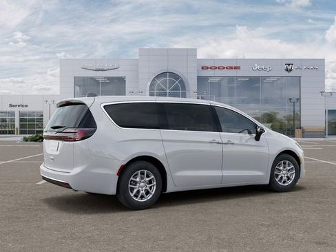 New 2027 Chrysler Pacifica Select FWD image 4
