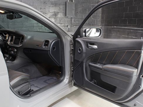 Used 2018 Dodge Charger R/T RWD image 33