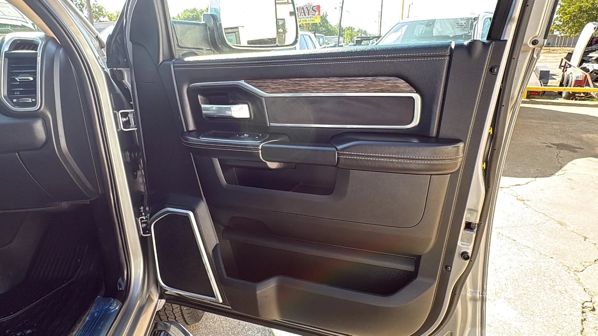 Used 2021 RAM 3500 Laramie AWD/4WD image 15