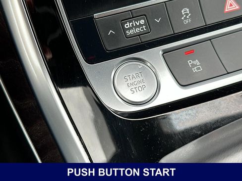 Used 2019 Audi Q8 Premium Plus w/ Premium Plus AWD/4WD image 28