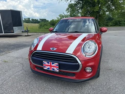 Used 2017 MINI Cooper 4-Door Hardtop FWD image 3
