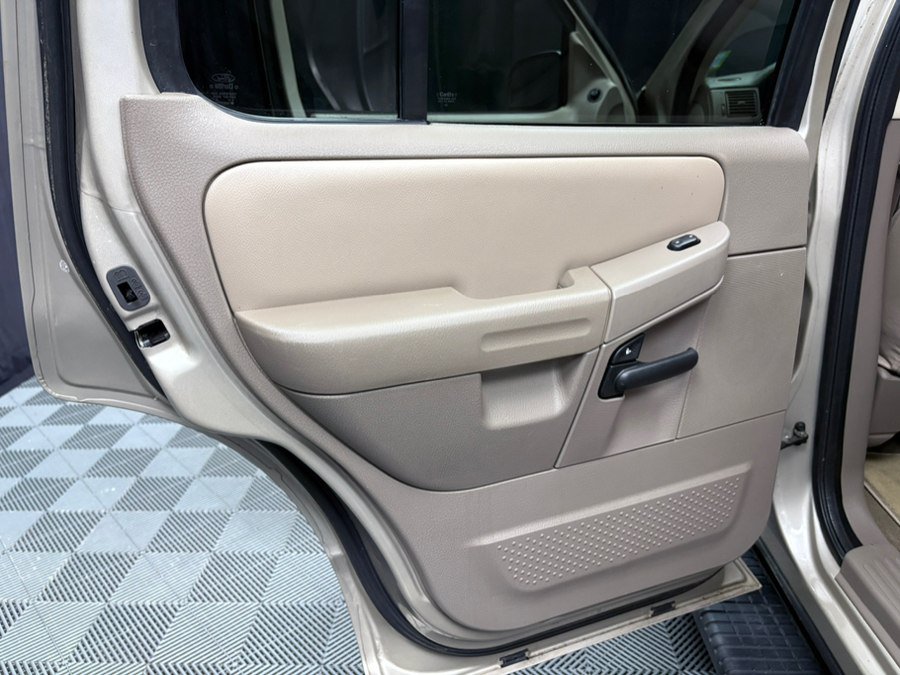 Used 2005 Ford Explorer 4WD XLT image 27
