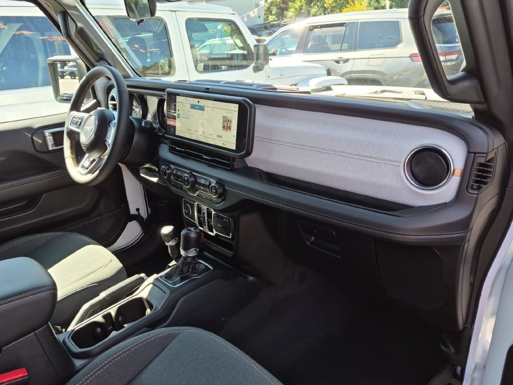 Used 2024 Jeep Wrangler Unlimited Sahara AWD/4WD image 20
