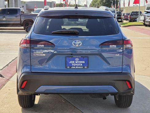 Used 2026 Toyota Corolla Cross LE FWD image 8
