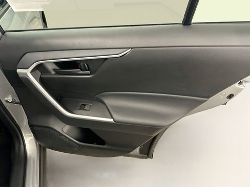 Used 2025 Toyota RAV4 LE AWD/4WD image 30