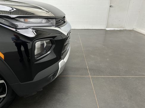 Used 2023 Chevrolet TrailBlazer LT w/ Convenience Package AWD/4WD image 2