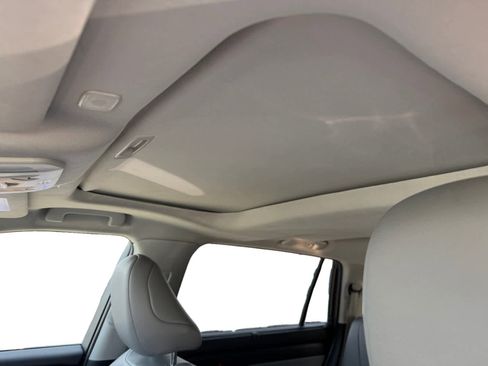 Used 2023 Toyota Highlander XLE image 12