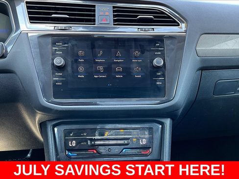 Used 2024 Volkswagen Tiguan SE FWD image 18