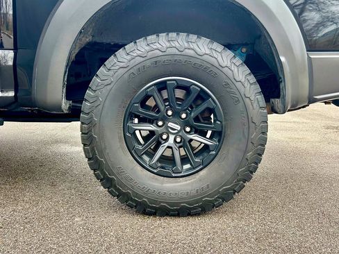 Certified 2018 Ford F150 Raptor w/ Equipment Group 802A Luxury image 36