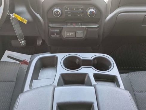 Used 2022 Chevrolet Silverado 2500 Custom w/ Custom Convenience Package AWD/4WD image 18