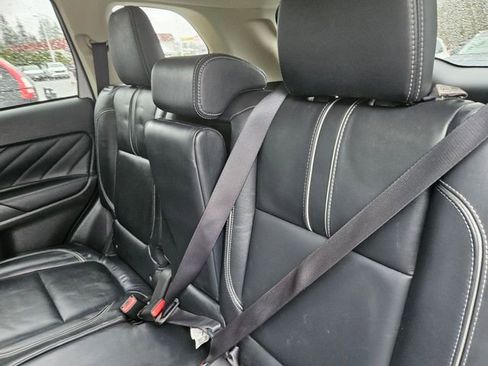 Used 2018 Mitsubishi Outlander GT image 18