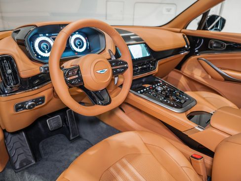 New 2026 Aston Martin DBX 707 image 3