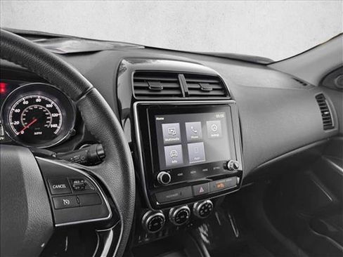 Used 2024 Mitsubishi Outlander SE image 12