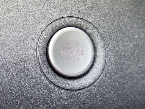 Certified 2025 Volkswagen ID.4 Pro AWD/4WD image 19