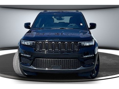 Certified 2024 Jeep Grand Cherokee Limited w/ Black Appearance Package image 4