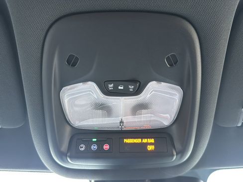 Used 2024 Chevrolet TrailBlazer RS w/ Convenience Package AWD/4WD image 39