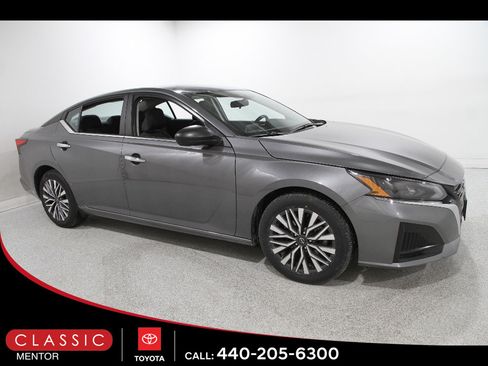 Used 2024 Nissan Altima 2.5 SV FWD image 1