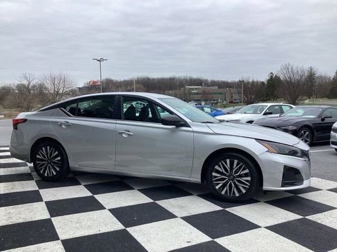 Used 2024 Nissan Altima 2.5 SV image 5