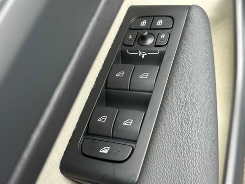 New 2026 Volvo XC40 B5 Plus w/ Protection Package Premier image 21