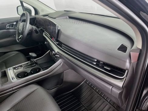 Used 2025 Kia Carnival SX Prestige FWD image 33