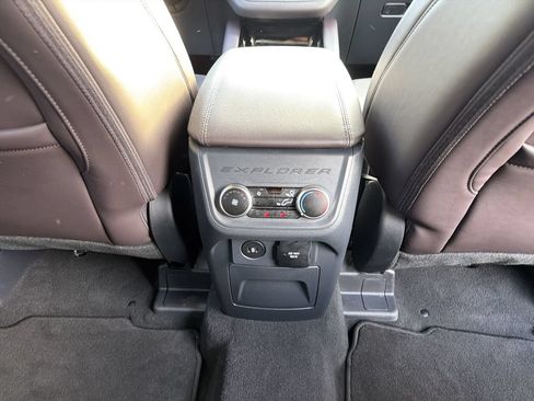 Used 2026 Ford Explorer Platinum w/ LUX Leather Package AWD/4WD image 22