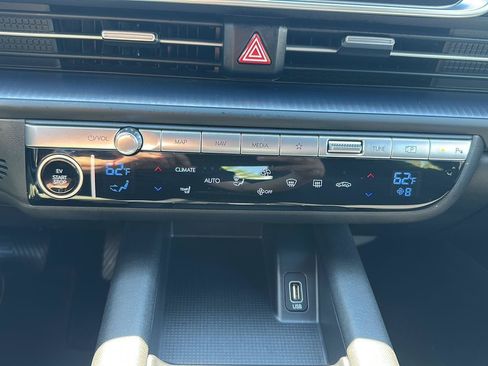 Used 2024 Hyundai Ioniq 6 SE AWD/4WD image 31