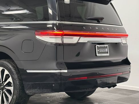Certified 2022 Lincoln Navigator Reserve image 7