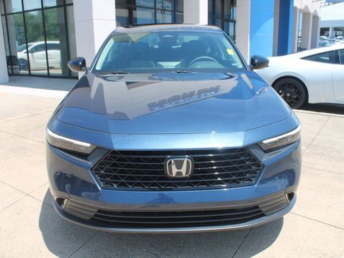 Used 2025 Honda Accord SE image 2