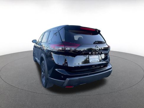 Used 2025 Nissan Rogue SV image 11