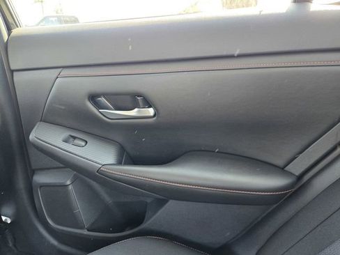 Used 2025 Nissan Sentra SR FWD image 11