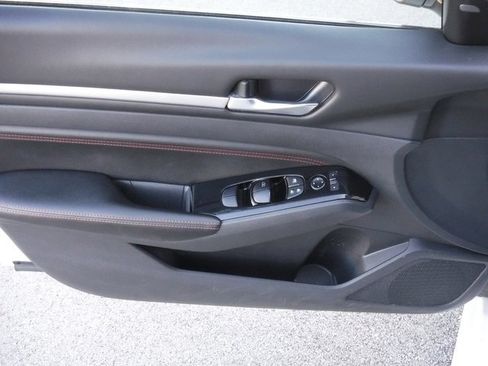 Used 2023 Nissan Altima 2.5 SR image 15