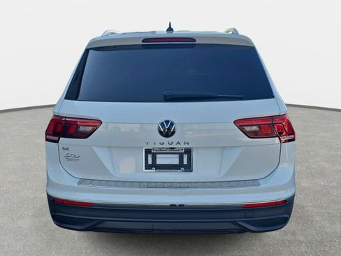 Used 2023 Volkswagen Tiguan SE w/ Panoramic Sunroof Package FWD image 5