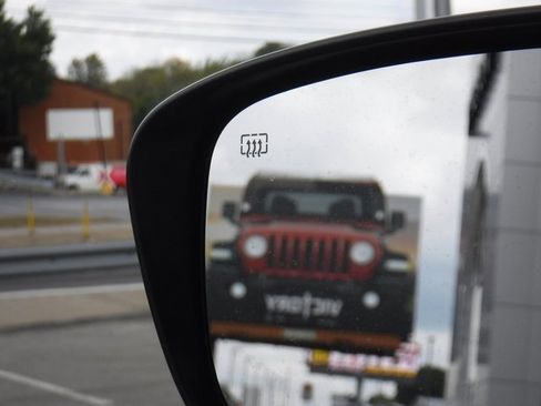 Used 2023 Nissan Murano SV image 33