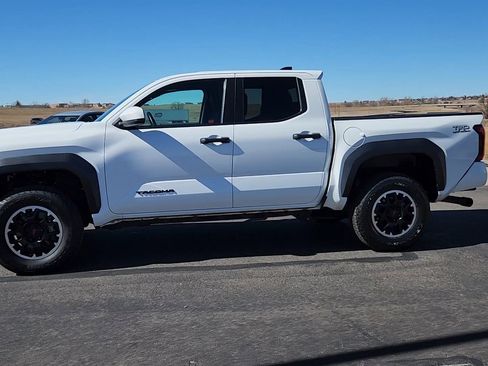 Certified 2024 Toyota Tacoma TRD Off-Road image 2