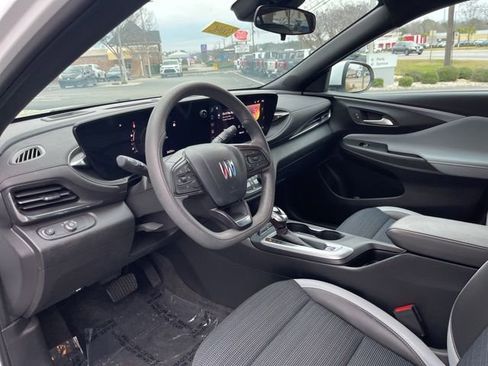 Used 2024 Buick Envista Preferred w/ Convenience II Package image 6