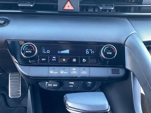 Certified 2025 Hyundai Elantra Sport image 23