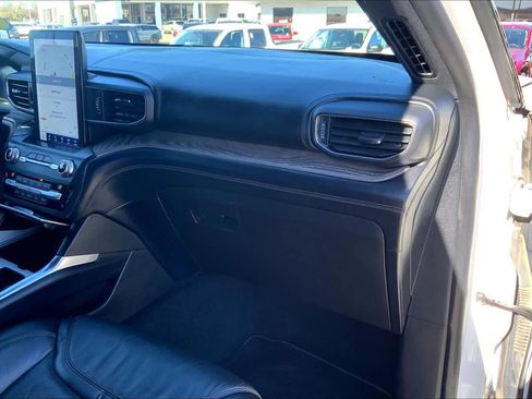 Used 2020 Ford Explorer Platinum w/ Premium Technology Package image 36