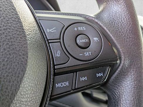 Used 2021 Toyota RAV4 LE image 14