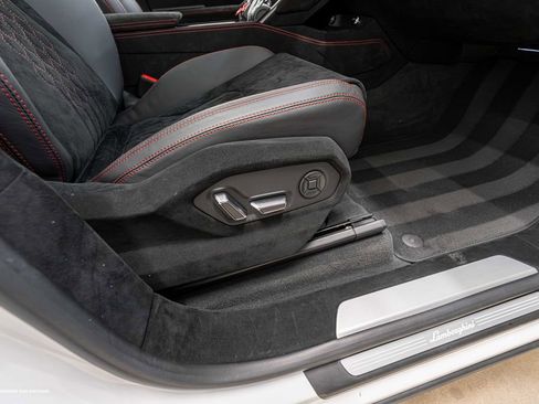 Used 2023 Lamborghini Urus Performante image 38