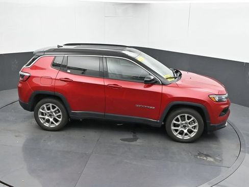 Used 2025 Jeep Compass Limited AWD/4WD image 38