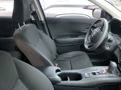 Used 2017 Honda HR-V LX image 3