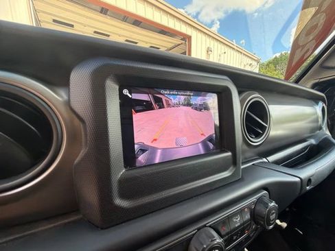 Used 2023 Jeep Gladiator Sport AWD/4WD image 22
