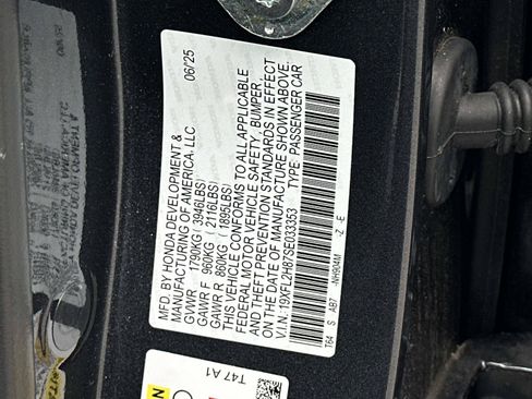 Certified 2025 Honda Civic Sport image 30