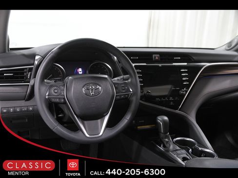Certified 2018 Toyota Camry XLE image 6