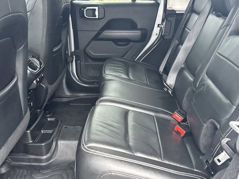 Used 2018 Jeep Wrangler Unlimited Sahara image 25